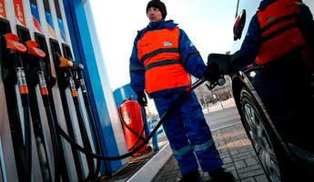 В России цены на бензин рекордно выросли вверх